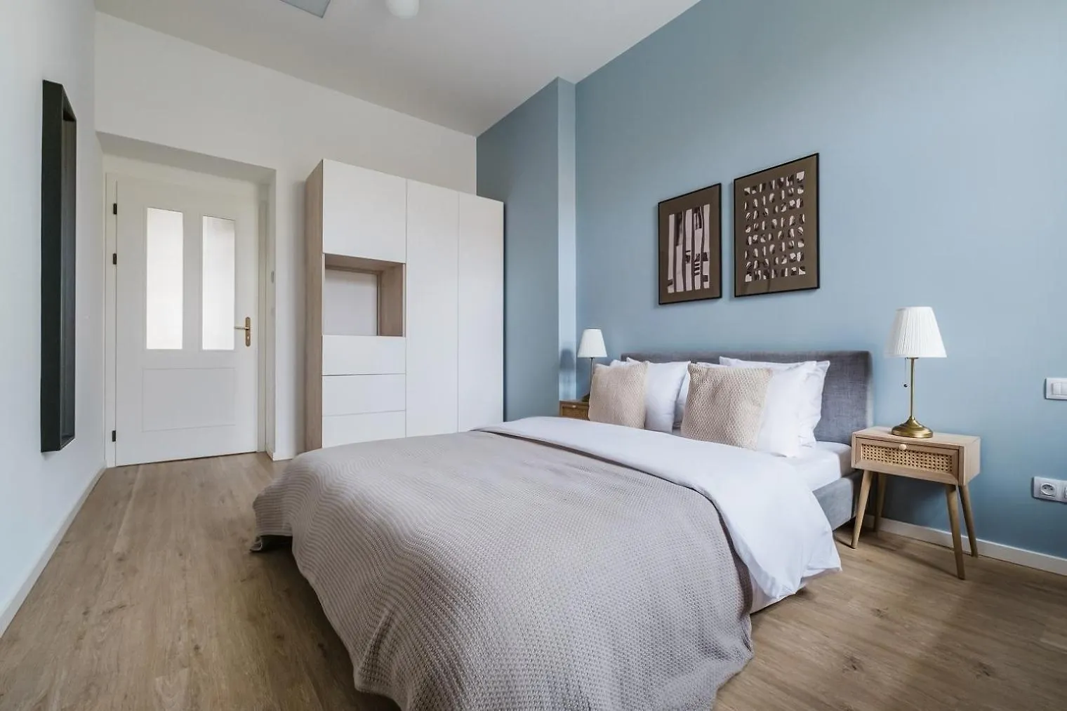 Blueground Vinohrady Balcony Luxury Area Prg-32 Daire Prag Çek Cumhuriyeti